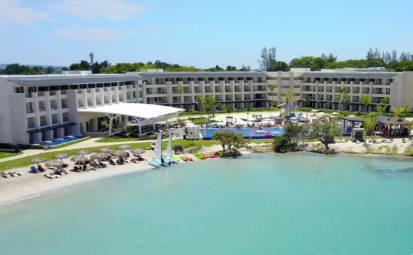 Royalton Negril, An Autograph Collection All Inclusive Resort