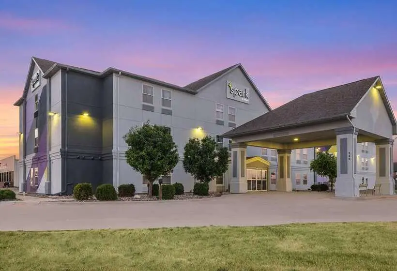 Spark By Hilton Minot