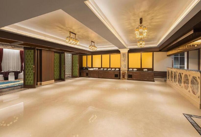 Hotel Hillock Ahmedabad