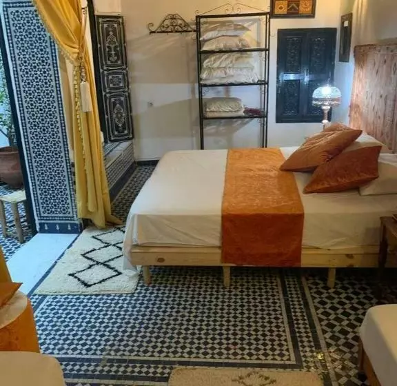 تختخواب و صبحانه Riad Dar Alma Fes