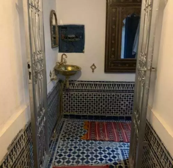 تختخواب و صبحانه Riad Dar Alma Fes