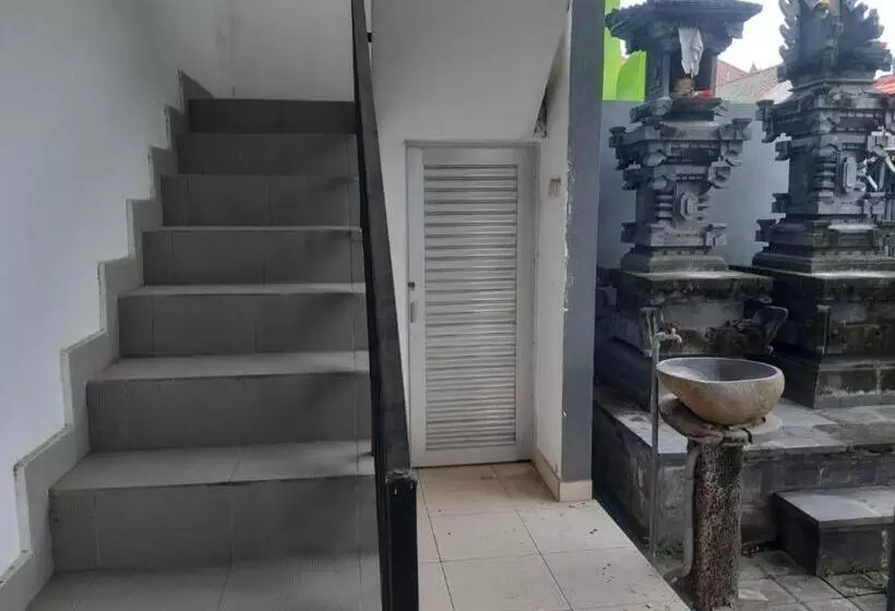 ホテル Oyo 90810 Ravaya Homestay