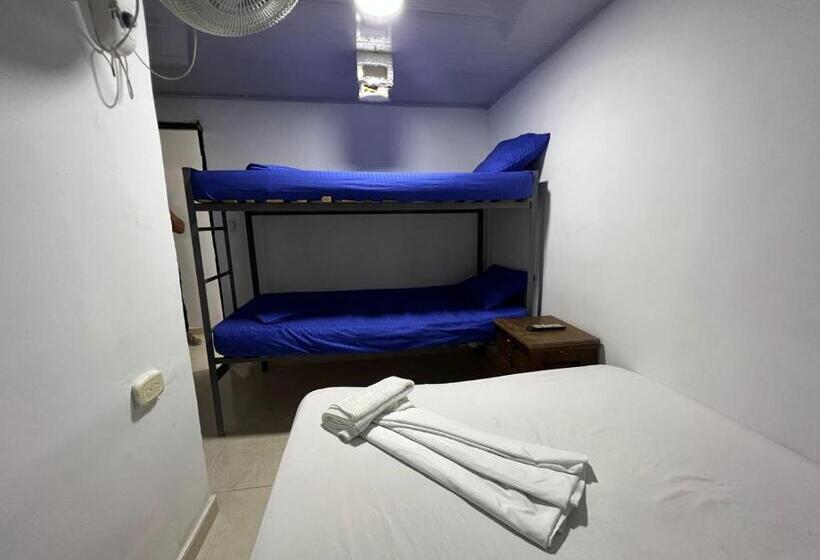 Пансион Casa Alojamiento Las Acacias