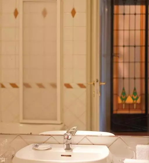 ベッドアンドブレックファースト Locanda Dei Guelfi