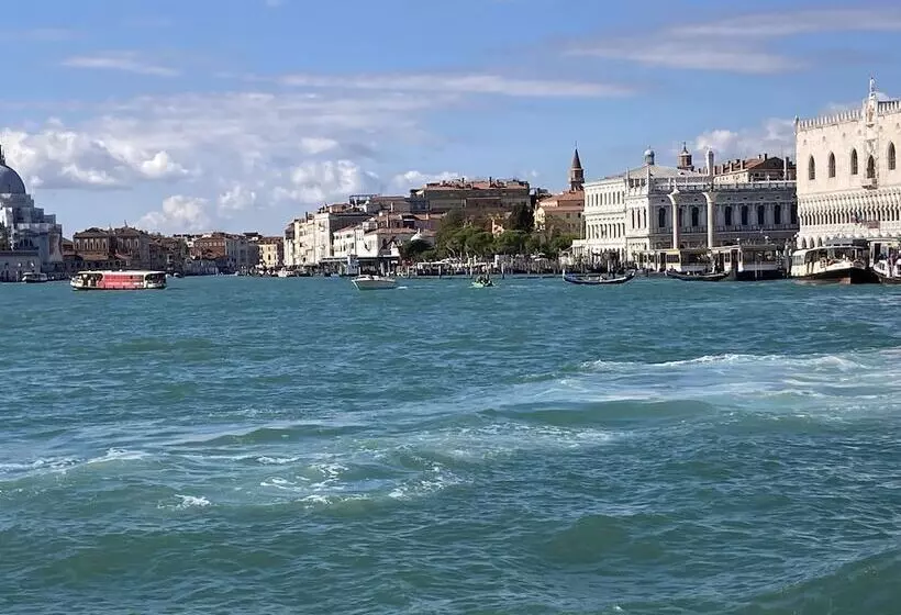 Bed and Breakfast Oasis Lagoon Estate