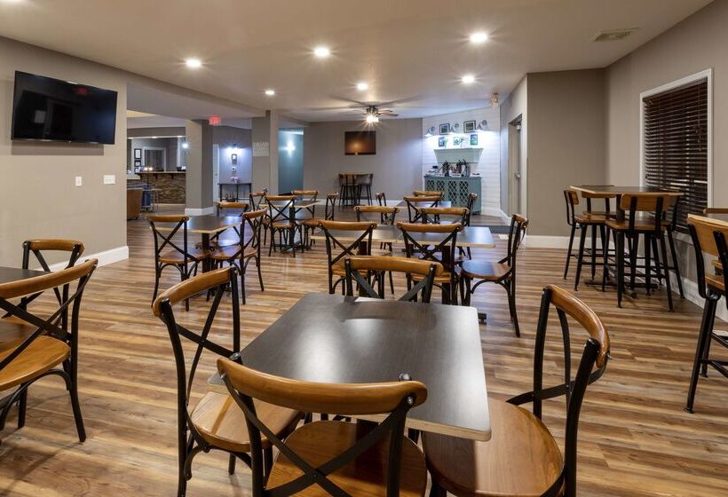 Grandstay Hotel & Suites Downtown Sheboygan