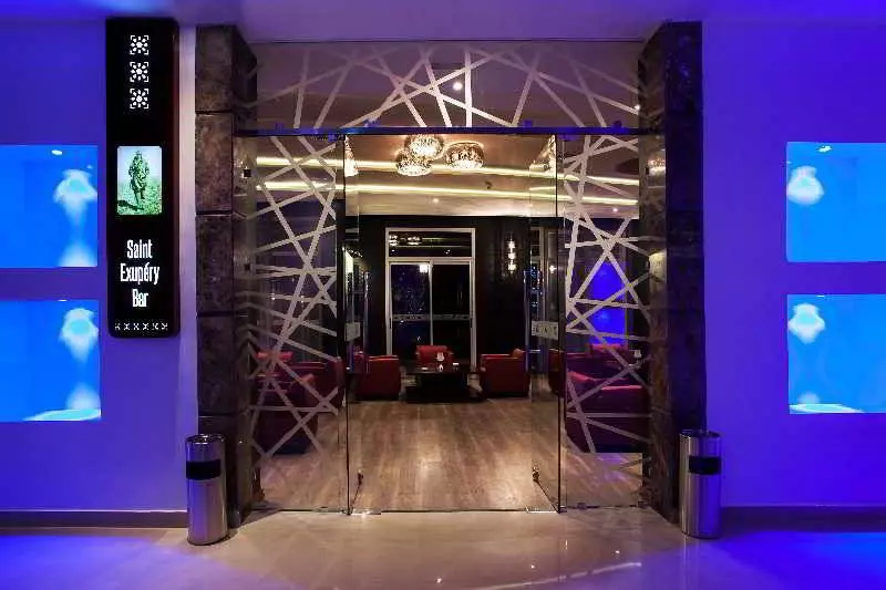 酒店 Atlas Sky Airport