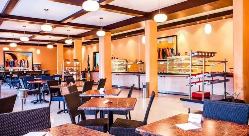 酒店 Atlas Sky Airport