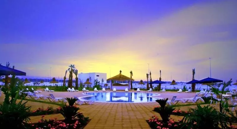 酒店 Atlas Sky Airport