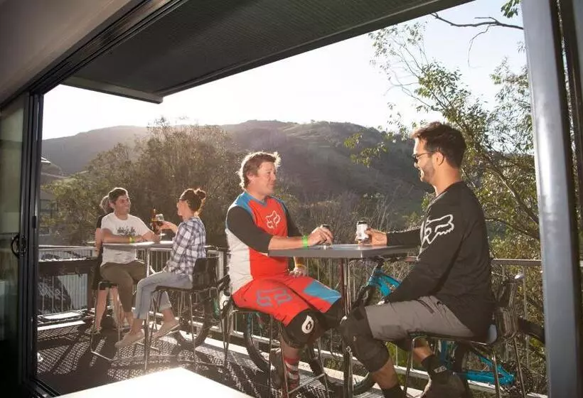 Отель Diana Alpine Lodge