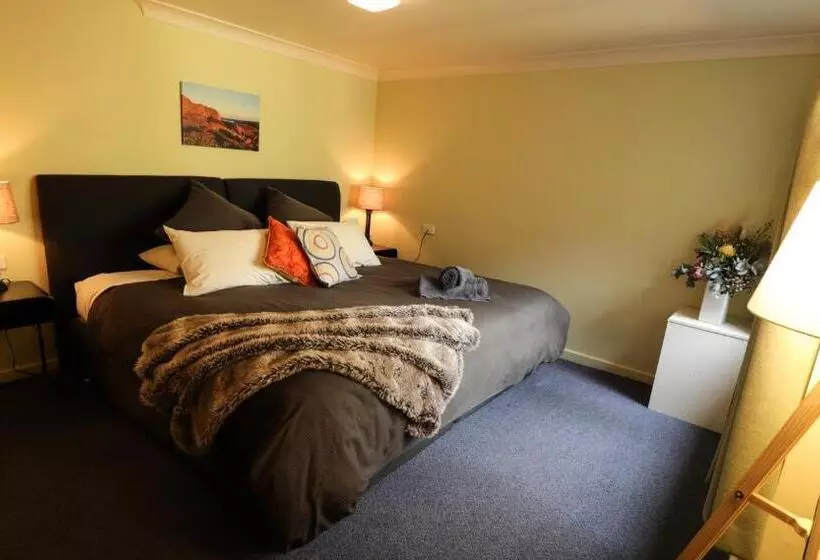 Отель Diana Alpine Lodge