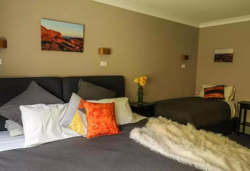 Отель Diana Alpine Lodge