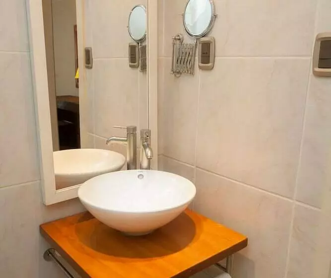 Отель Lodge Lakutaia