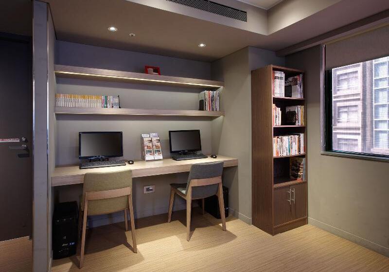 هتل Royal Inn Taipei Linsen Huashan 1914 Creative Park