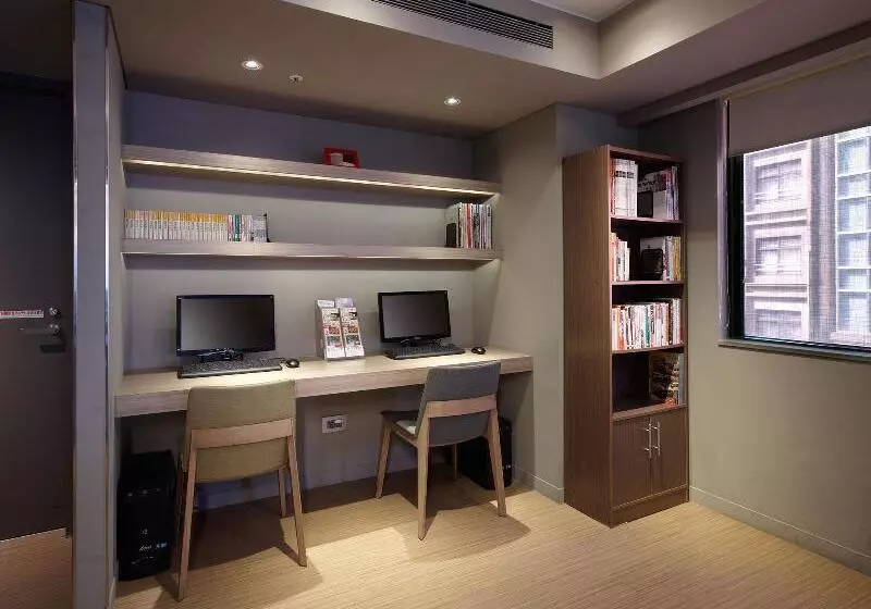 ホテル Royal Inn Taipei Linsen  Huashan 1914 Creative Park