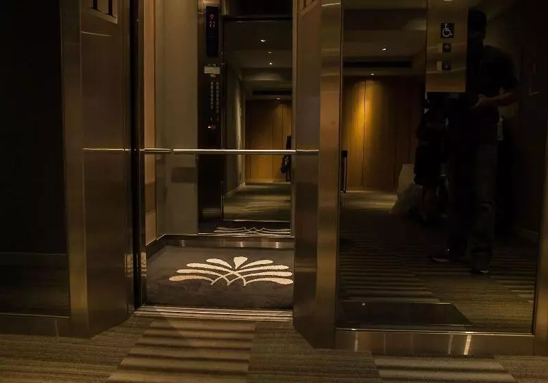 ホテル Royal Inn Taipei Linsen  Huashan 1914 Creative Park