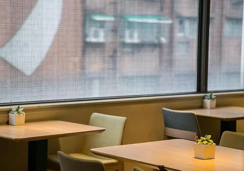 ホテル Royal Inn Taipei Linsen  Huashan 1914 Creative Park