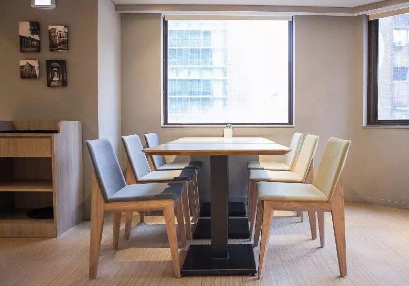 ホテル Royal Inn Taipei Linsen  Huashan 1914 Creative Park