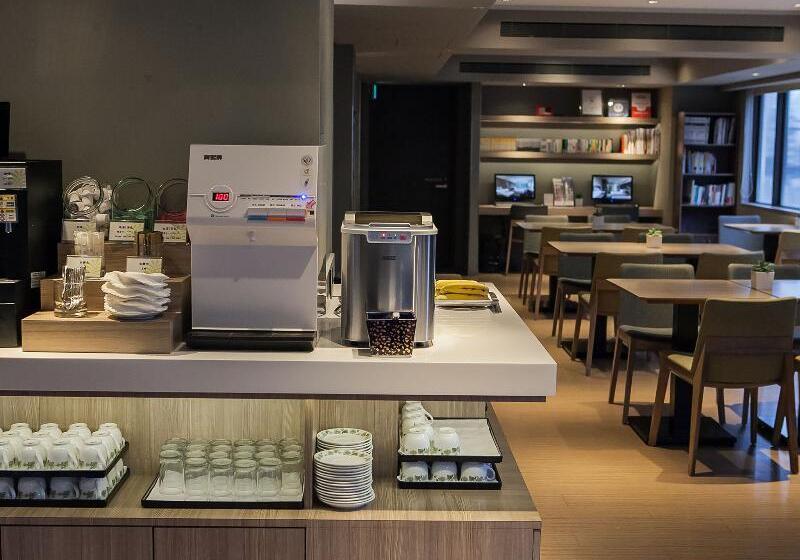 هتل Royal Inn Taipei Linsen Huashan 1914 Creative Park