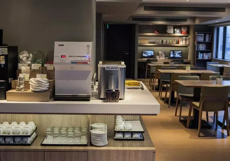 ホテル Royal Inn Taipei Linsen  Huashan 1914 Creative Park