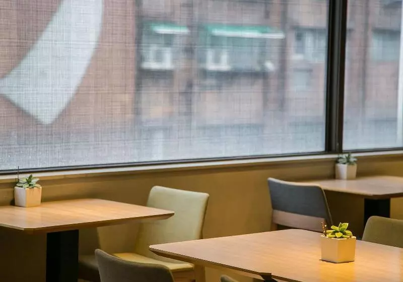 ホテル Royal Inn Taipei Linsen  Huashan 1914 Creative Park