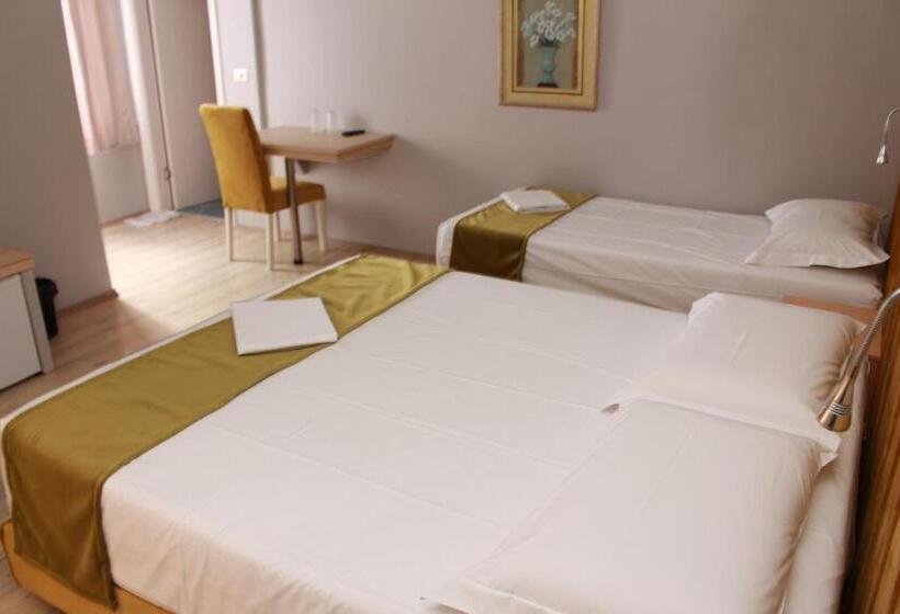 فندق Theranda Boutique