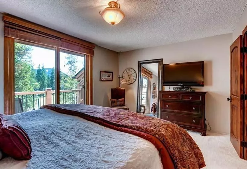 The Cedars Condominiums