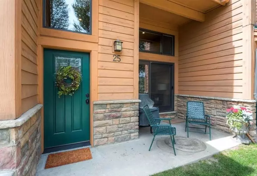 The Cedars Condominiums