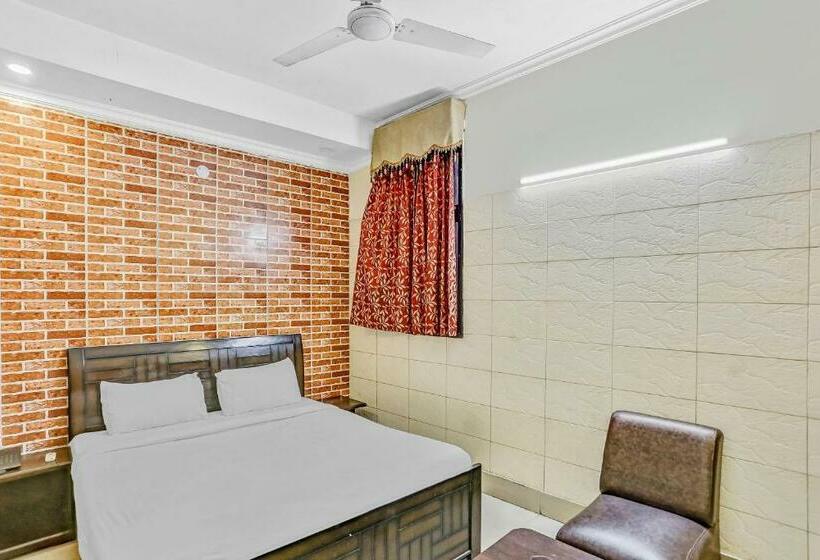 בית מלון כפרי Capital O 84517 Rock Fort In