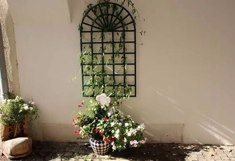 Hotelli Gasthof Zum Weissen Lamm