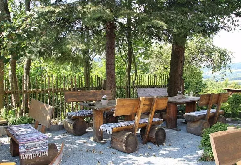 Hotelli Gasthof Zum Weissen Lamm