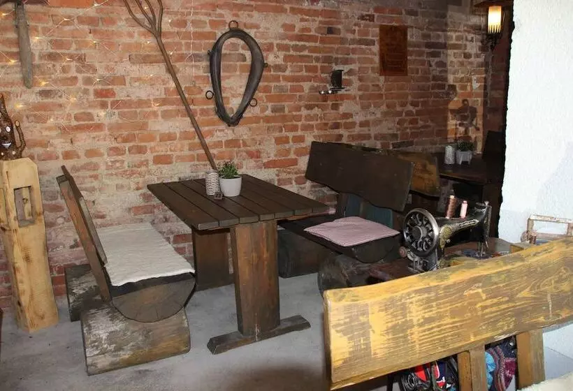 Hotelli Gasthof Zum Weissen Lamm