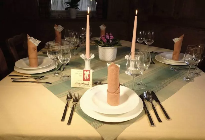 Hotelli Gasthof Zum Weissen Lamm