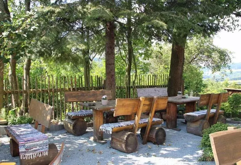 Hotelli Gasthof Zum Weissen Lamm