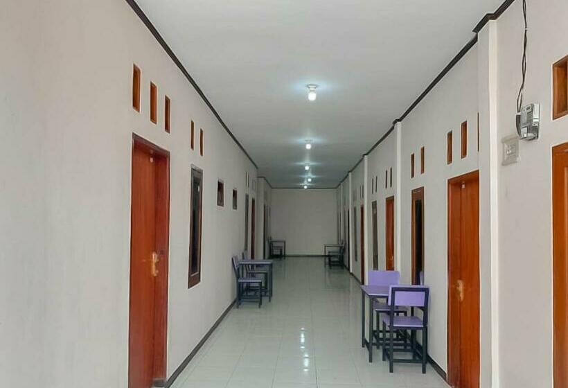 Hotel Reddoorz @ Jalan Ahmad Yani