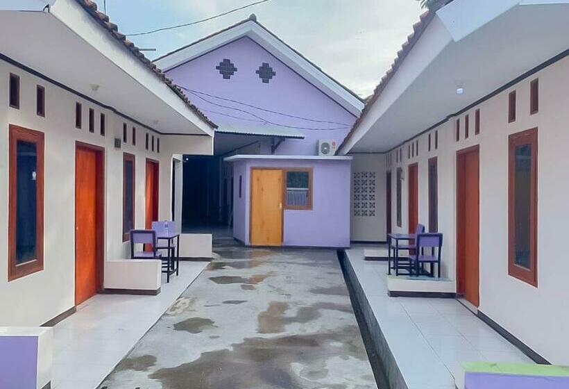 Hotel Reddoorz @ Jalan Ahmad Yani