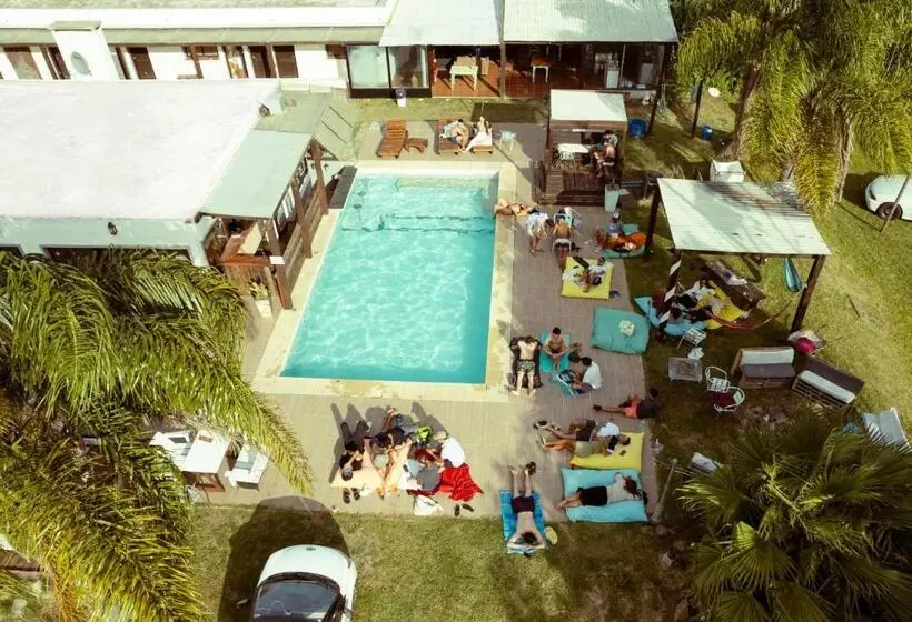 La Quinta Hostel & Suites