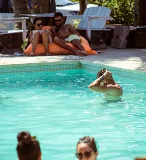 La Quinta Hostel & Suites