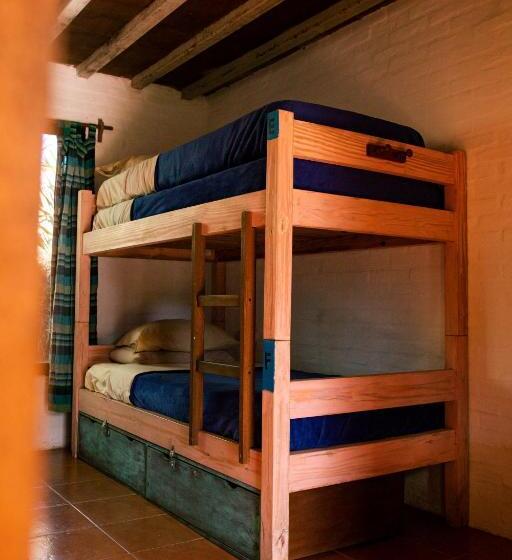 La Quinta Hostel & Suites