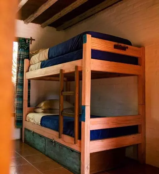 La Quinta Hostel & Suites