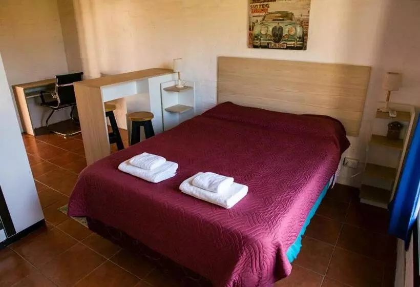 La Quinta Hostel & Suites