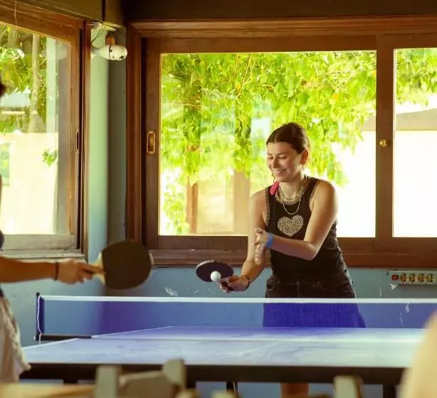 La Quinta Hostel & Suites