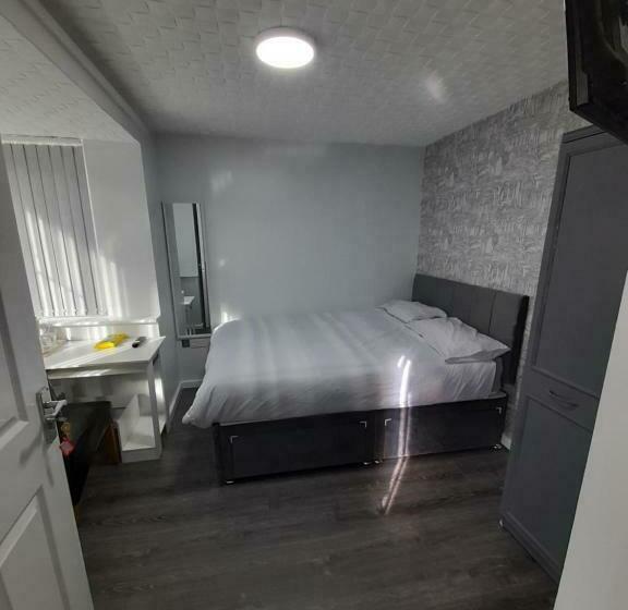 פנסיון Glorious Bnb Longbridge