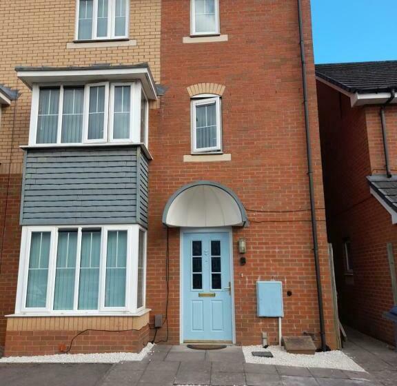 פנסיון Glorious Bnb Longbridge