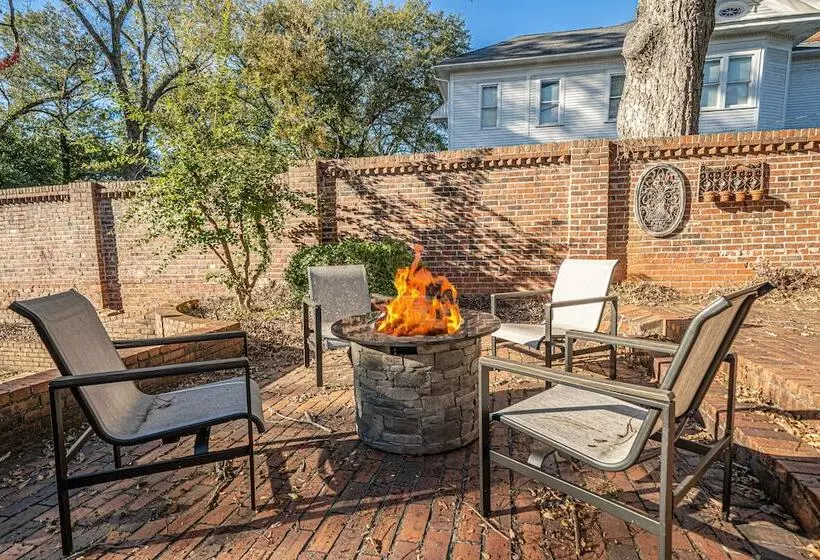 Aamiaismajoitus (B&B) The Inn On North Jefferson