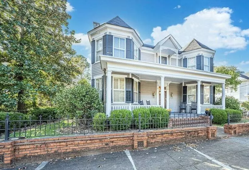 Aamiaismajoitus (B&B) The Inn On North Jefferson