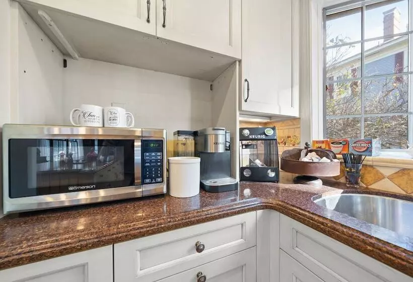 Aamiaismajoitus (B&B) The Inn On North Jefferson