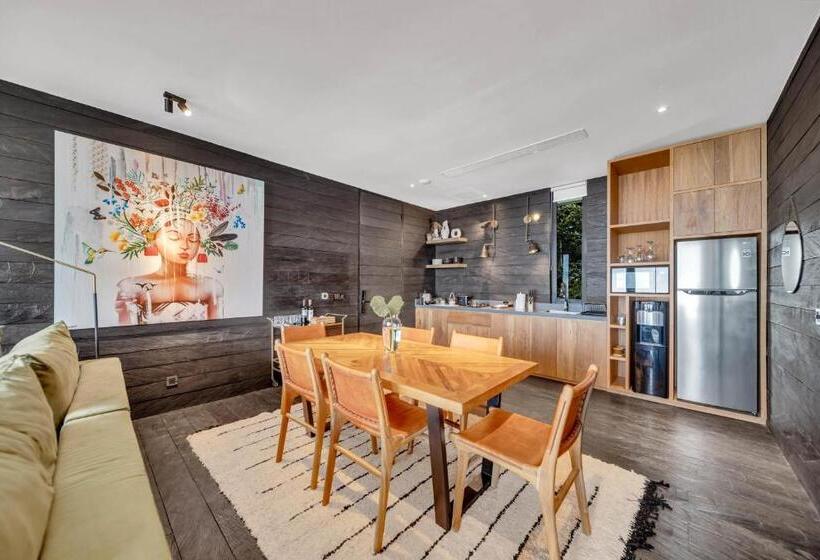 בית מלון כפרי Munduk Cabins