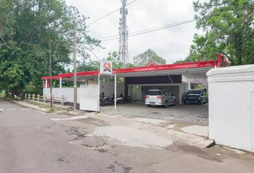 ホテル Reddoorz Plus @ Pakuan Residence Tajur