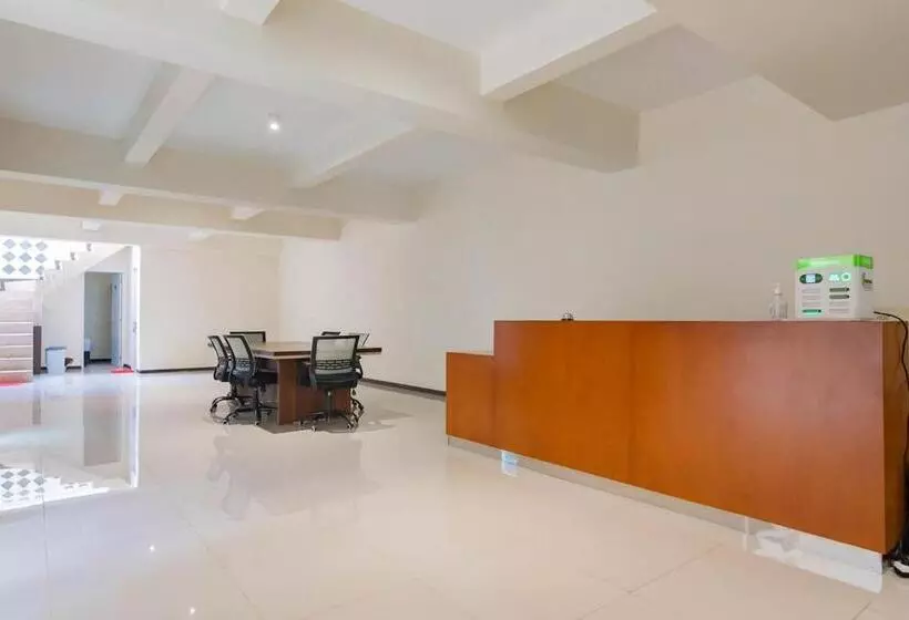 ホテル Reddoorz Plus @ Pakuan Residence Tajur